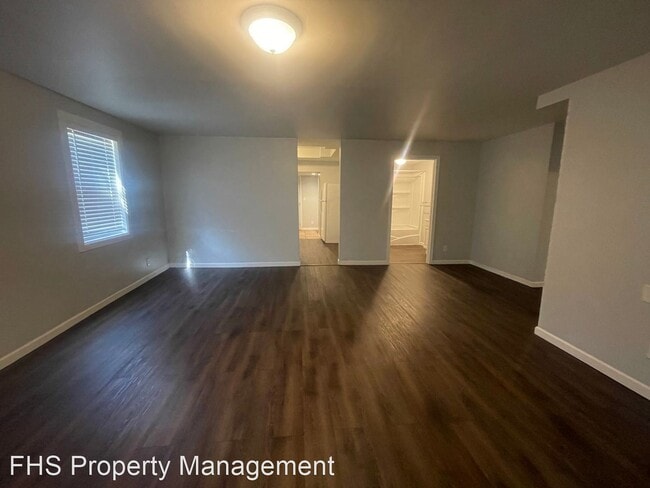 Building Photo - 3 br, 1 bath House - 645 W Webster Ave