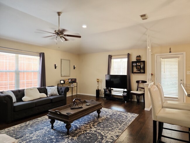 sala de estar - 605 Blair Dr
