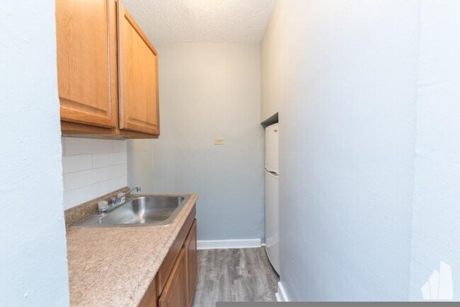 Building Photo - 0 bedroom in Chicago IL 60640