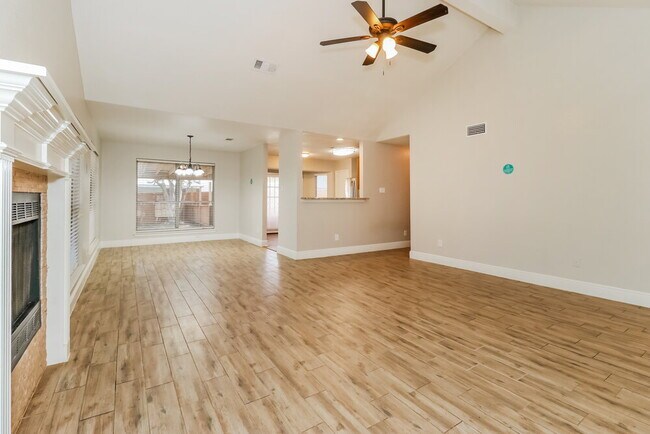 Foto del edificio - 4902 Garden Grove Rd