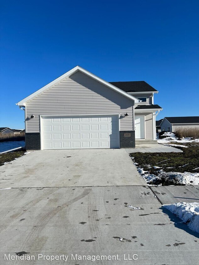 3 br, 2.5 bath House 6880 Joseph St House Rental in Horace, ND