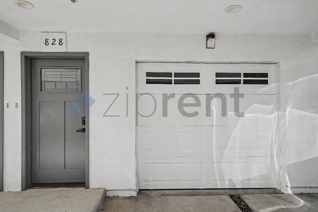Building Photo - Unit