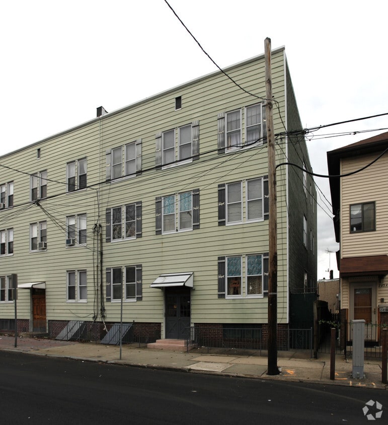Building Photo - 243 Liberty Ave
