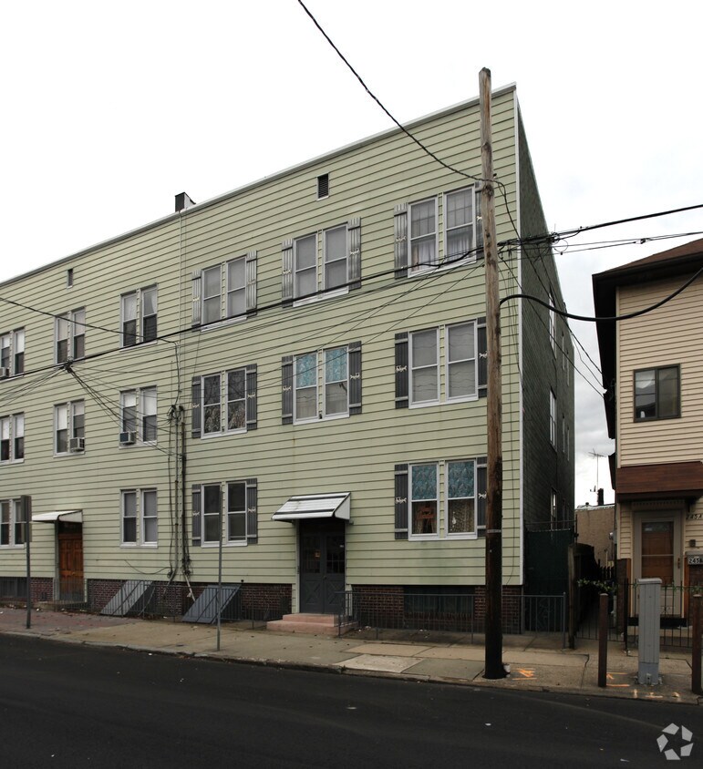 Foto del edificio - 243 Liberty Ave