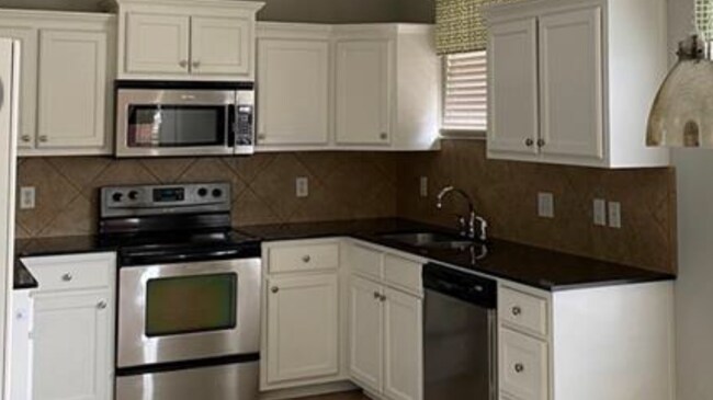 Building Photo - 2622 N Brush Creek Dr
