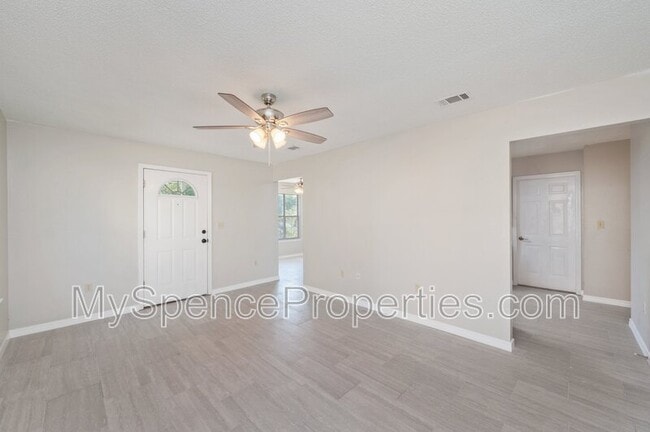 Building Photo - 440 Apple Dr