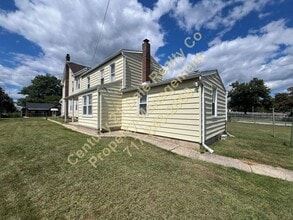 Building Photo - 307 S Pleasant Ave