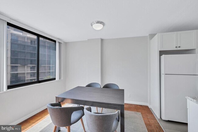 Foto del edificio - 2201 L St NW