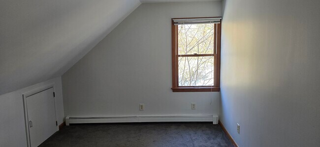 Dormitorio - 100 Dogwood Ln