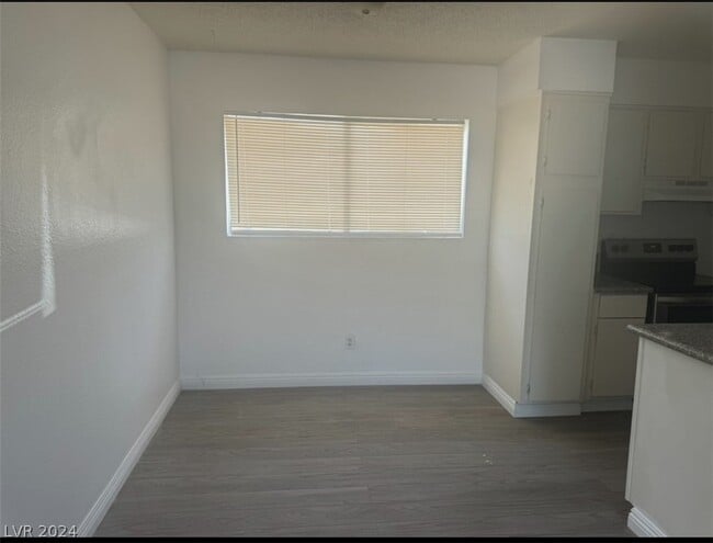 Building Photo - 2508 E Mesquite Ave
