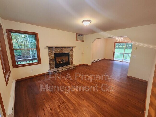 Building Photo - 5 Lenape Dr