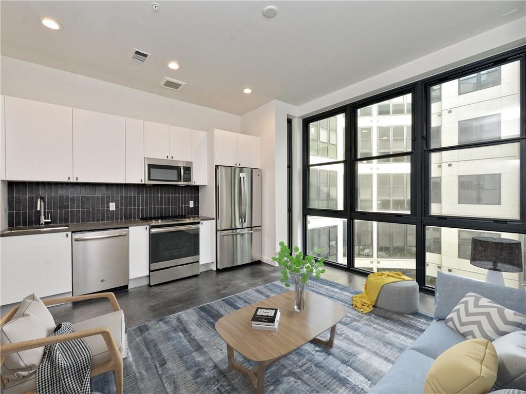 Foto principal - 800 Embassy Dr