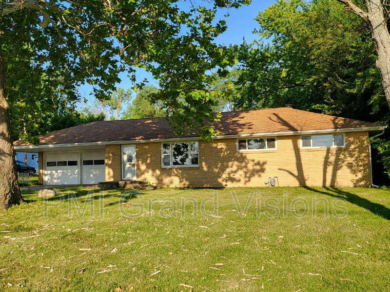 Primary Photo - 1425 S Fairview Ave