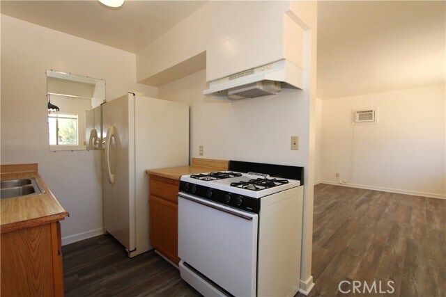 Building Photo - 13428 California St