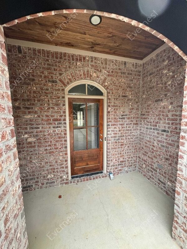 Building Photo - 235 Chartleigh Cir