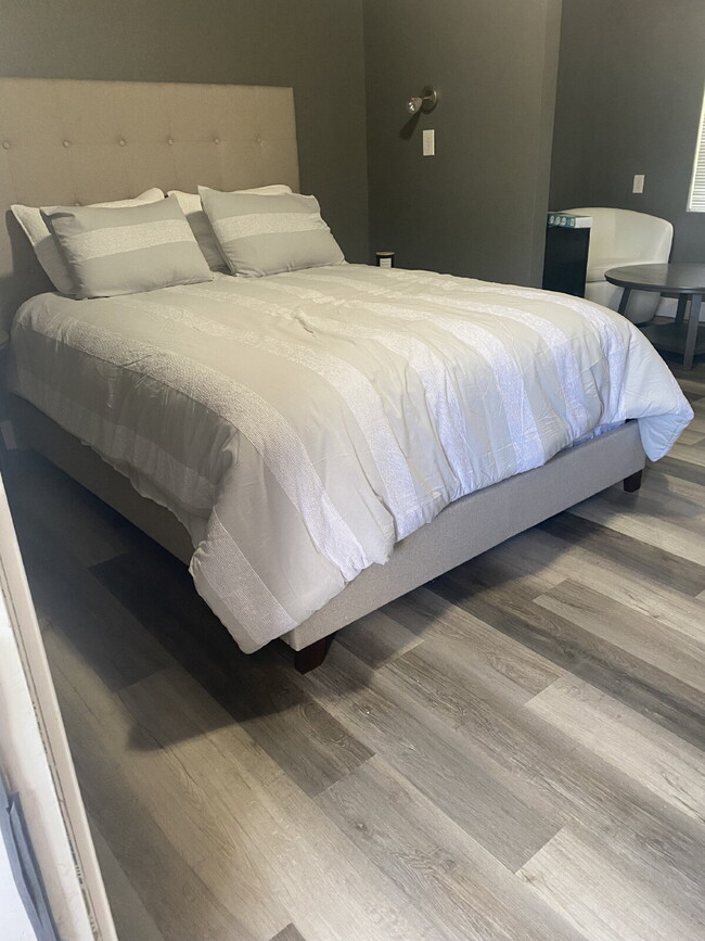 Foto del edificio - "Charming Studio Retreat in Stanley: Cozy 500 Sq Ft Haven with Full Bath!"