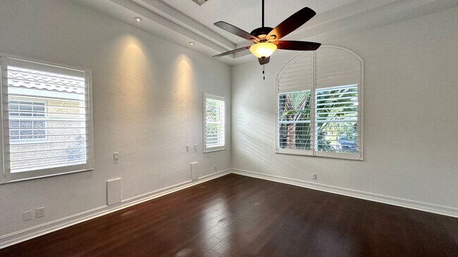 Building Photo - $ 6,500.00 - 5 Beds / 3.5 Baths, no deposi...
