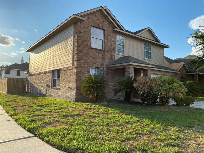 Building Photo - 1703 Adella Dr