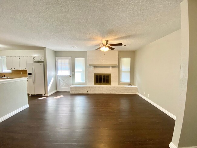 Building Photo - Sleek and Updated! Broken Arrow 3 Bedroom ...