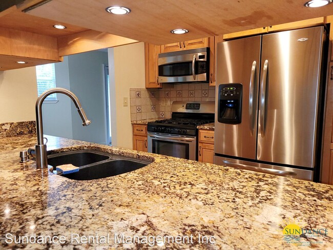Building Photo - 4 br, 3 bath House - 628 Mountain Drive
