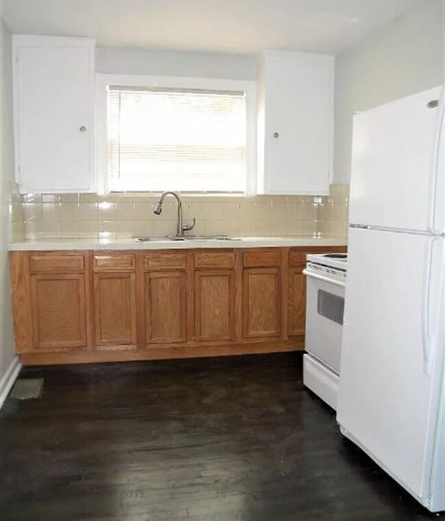 Building Photo - 1098 Cherry St