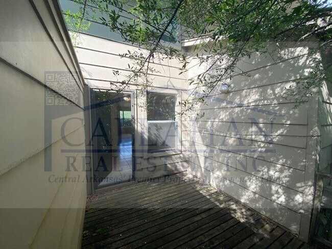 Foto del edificio - NLR Park Hill Townhome