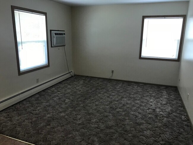 Foto del edificio - Forestview 1 Bedroom Upper Floor