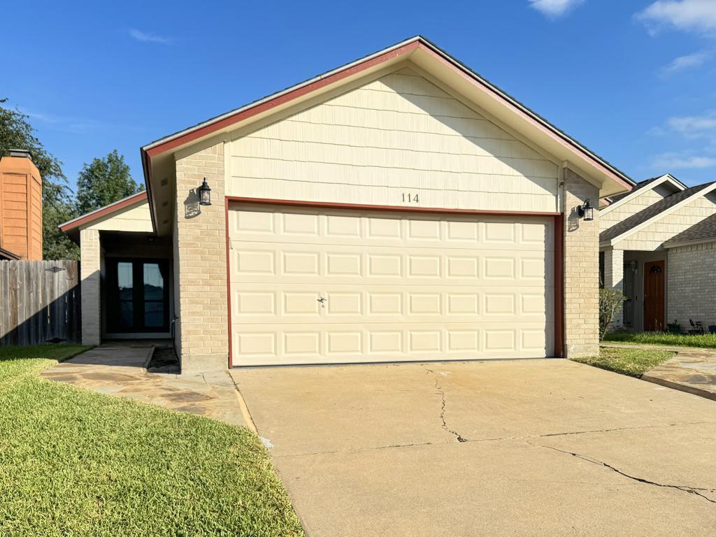 Primary Photo - 114 Waterford Dr