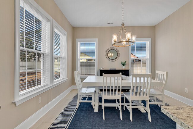 Foto del edificio - 910 Hillside Dr S