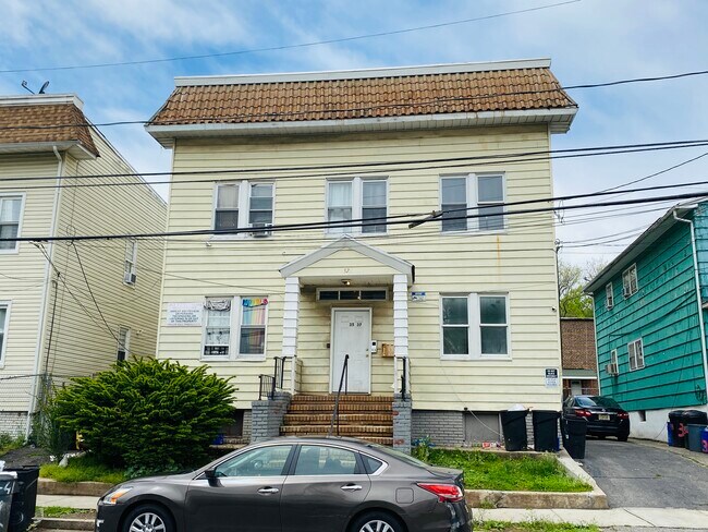 Building Photo - 37 Hanford St