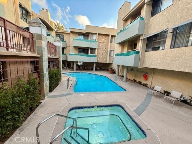 Foto del edificio - 19009 Sherman Way