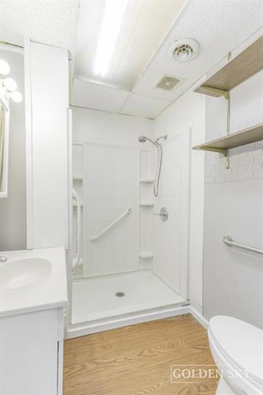 Foto del edificio - 1109 E 8th St