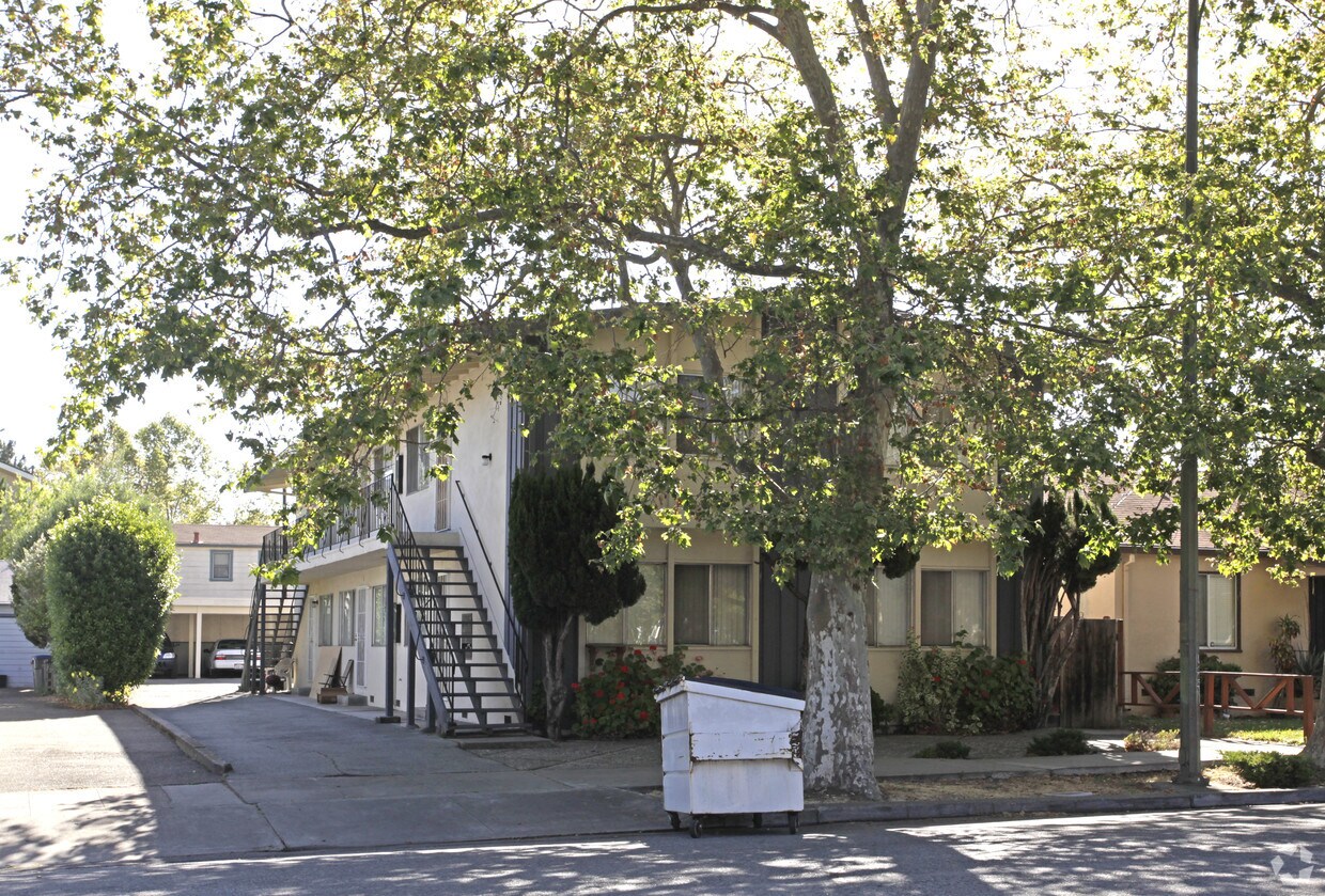 Primary Photo - 640 N 3rd St