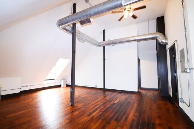 Foto del edificio - 2632 Eden Ave