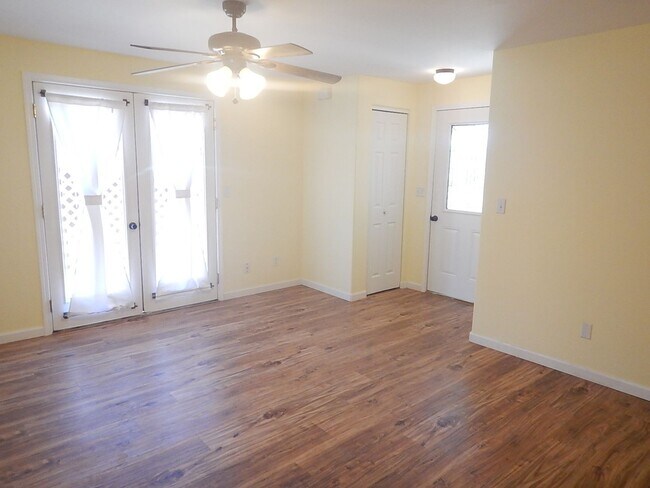 Building Photo - 0563