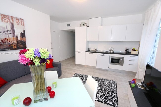 Building Photo - 811 Jefferson Ave