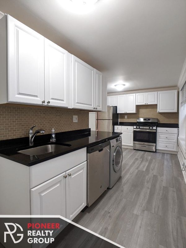 Foto del edificio - 839 W Cornelia Ave