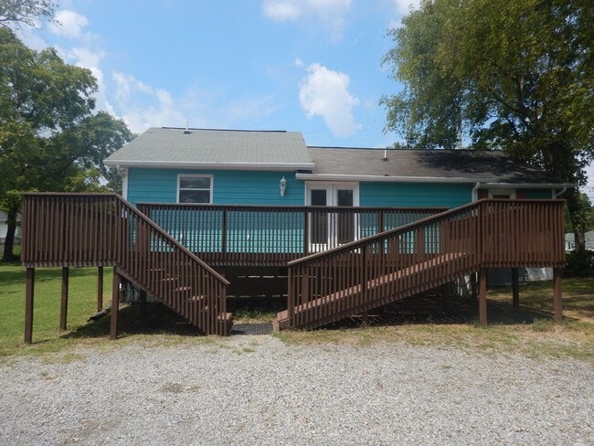 Foto del edificio - 3 Bedroom 2 Bath house on level lot. Pet Friendly