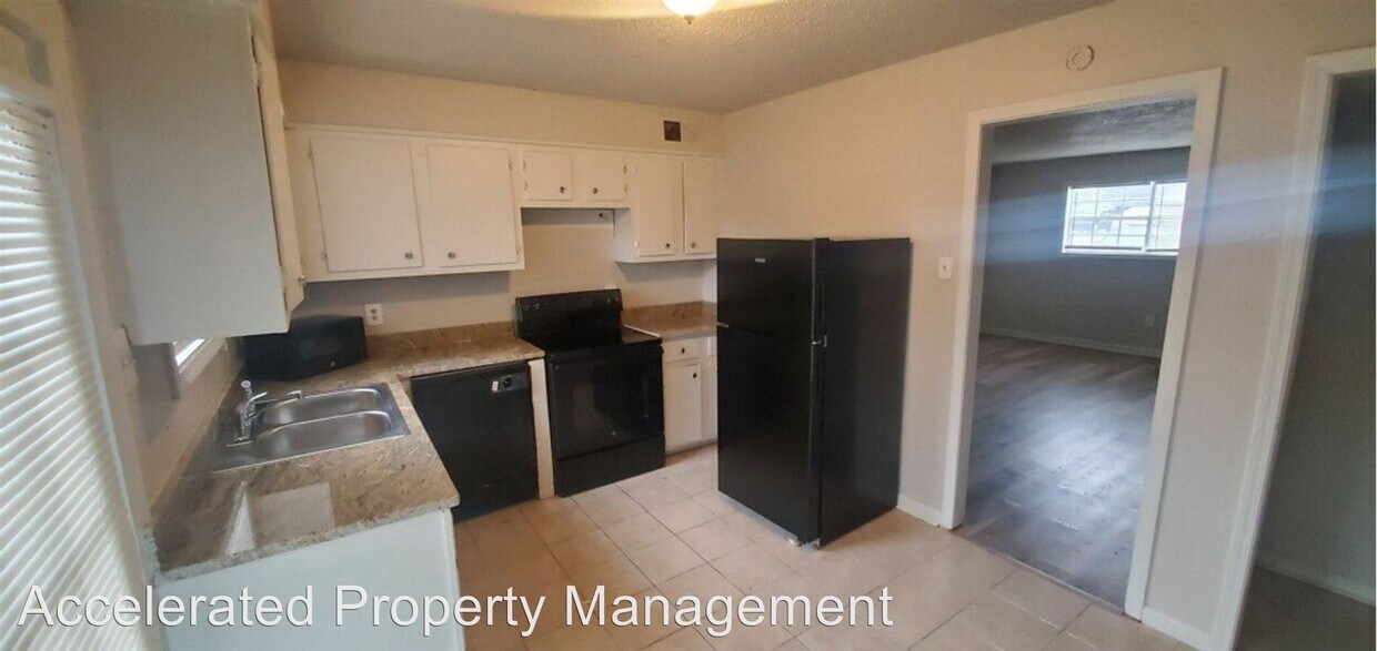 Primary Photo - 4412 Lynn Ln