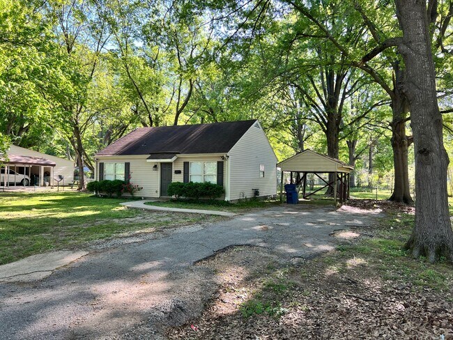 Foto del edificio - 3 BD 1 BA home in Millington! Minutes from Navy Base
