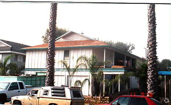 Building Photo - 2651-2653 Bayshore Ave