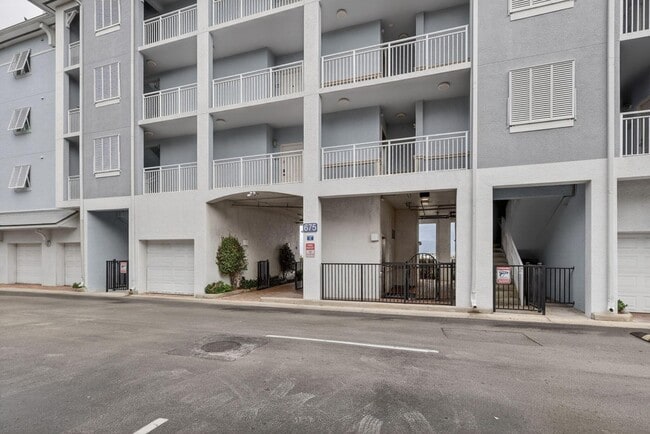 Building Photo - 675 NW Flagler Ave