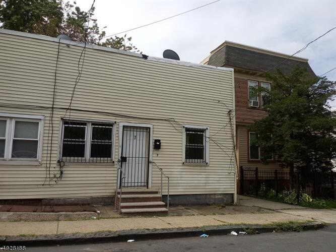 7 Dassing Ave, Irvington, NJ 07111 Room for Rent in Irvington, NJ