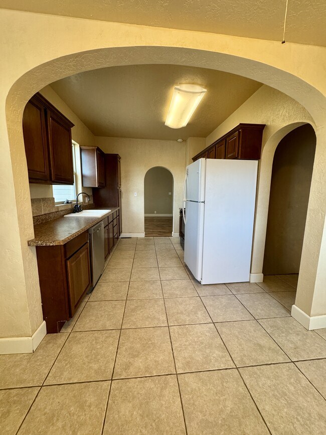 Foto del edificio - 560 E 6th N