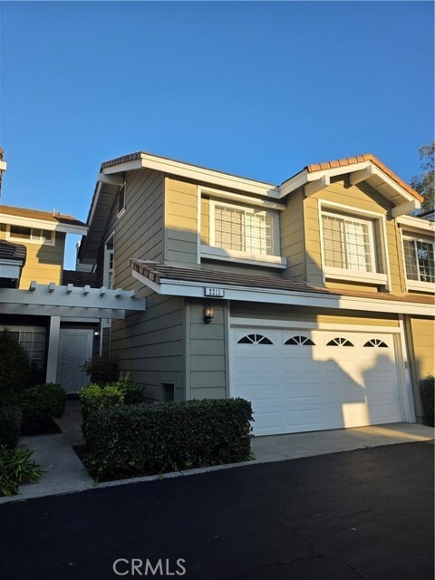 Building Photo - 2211 Carob