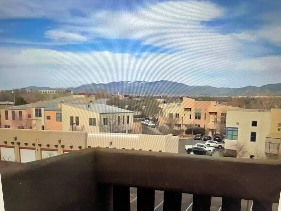 Primary Photo - 1405 Vegas Verdes Dr