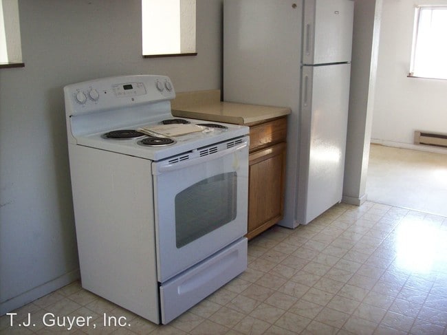 Building Photo - 657 SW Chehalis Ave