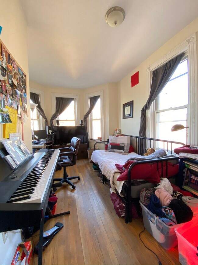 Building Photo - 40 Wenham St