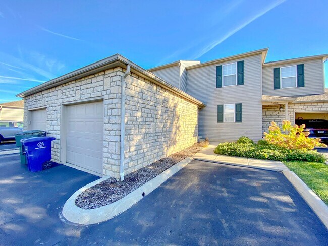 Building Photo - Beautiful Bethel Commons Condo For Rent In Dublin Schools