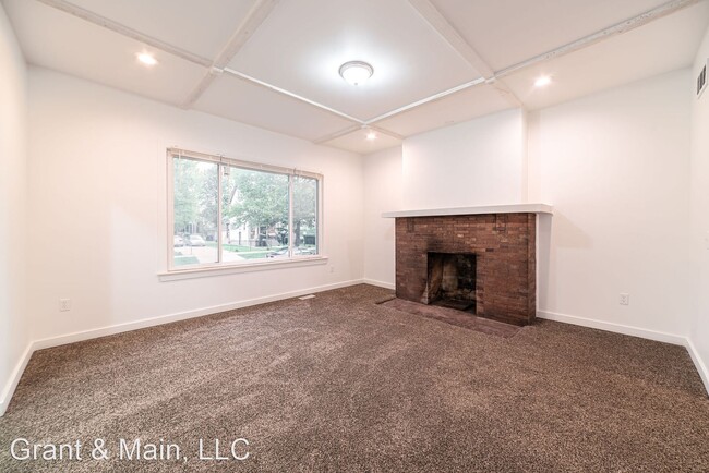 Building Photo - 4 br, 1.5 bath House - 544 E. Philadelphia...